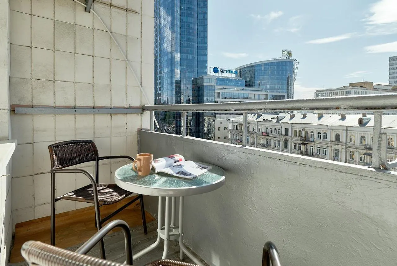 Apartman Две Больших Спальни - Улица Бассейная 11 Метро Дворец Спорта Напротив Тц Гулливер Улица Крещатик 1 Минута Kijev